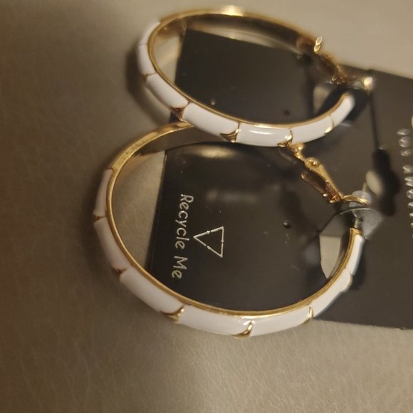 Guess hoop earrings gold white small hoop NEW - Picture 2 of 2